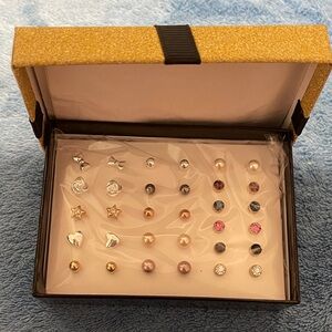 🛍️3/$20 - Avon North Star 16 Piece Elegant Multi-Color Stud Earring Set